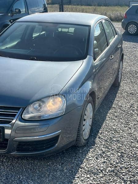 Kompletan auto u delovima