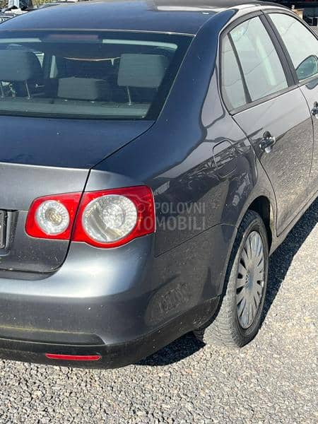 Kompletan auto u delovima