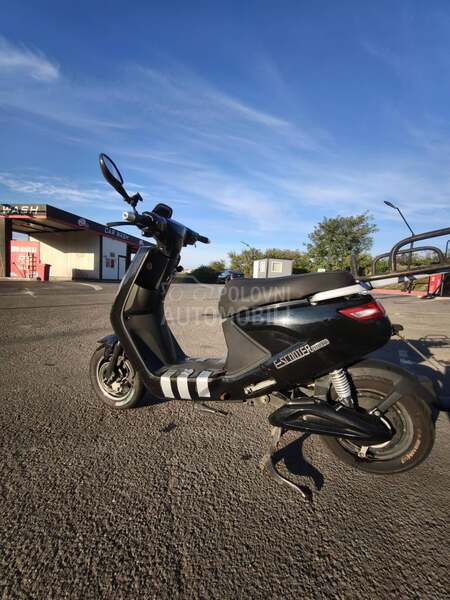 170KM električni moped