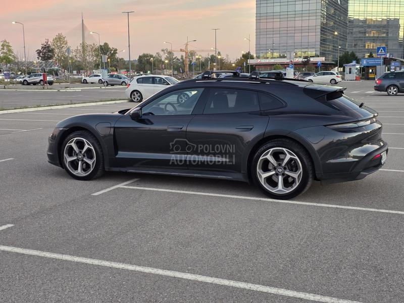 Porsche Taycan Cross Tourismo 4