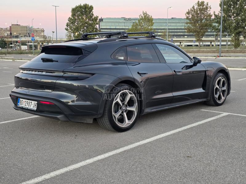 Porsche Taycan Cross Tourismo 4