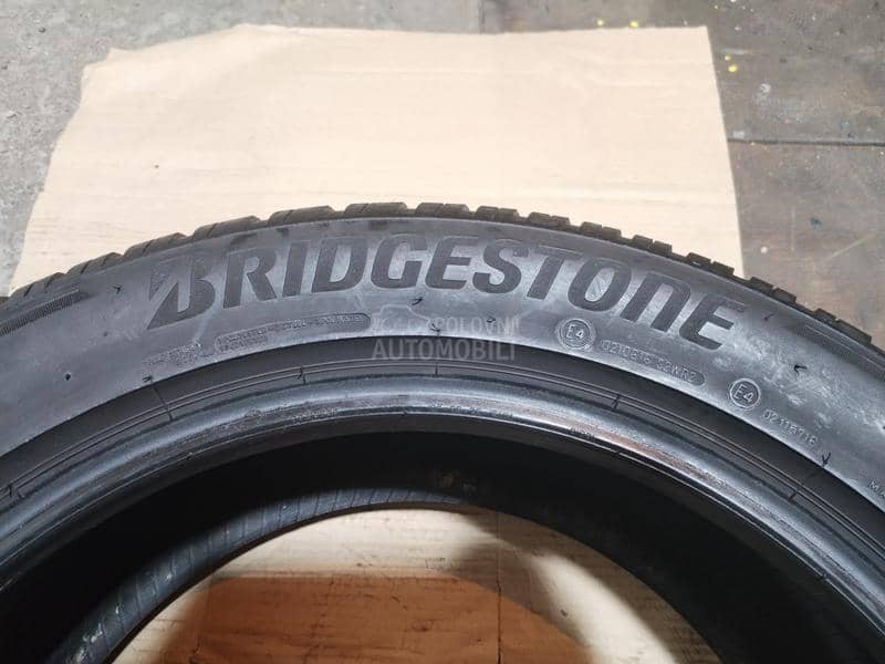 Bridgestone 235/50 R18 Zimska