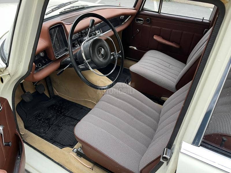 Mercedes Benz 200d fintail