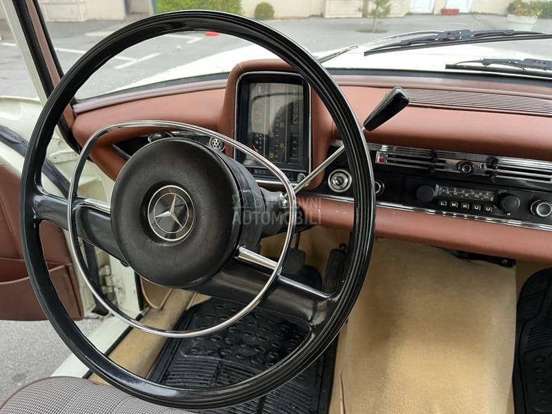 Mercedes Benz 200d fintail
