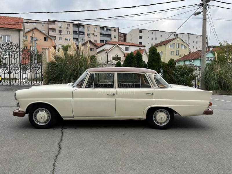Mercedes Benz 200d fintail