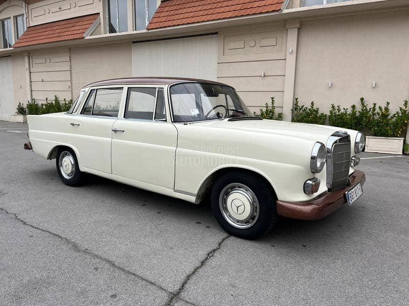 Mercedes Benz 200d fintail
