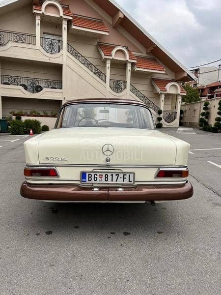 Mercedes Benz 200d fintail