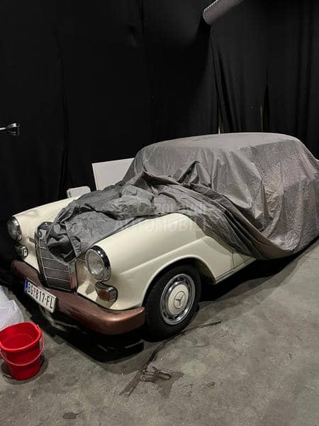 Mercedes Benz 200d fintail