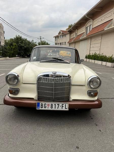 Mercedes Benz 200d fintail