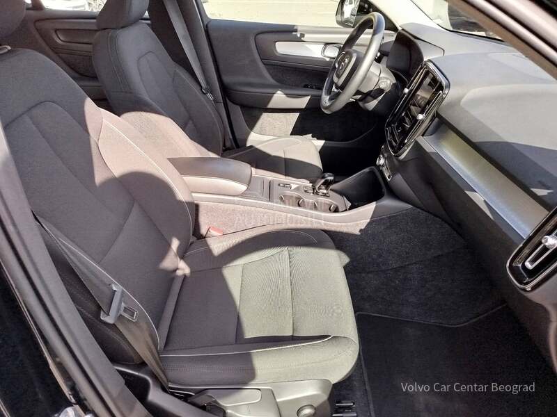 Volvo XC40 T2 MOMENTUM PRO A/T