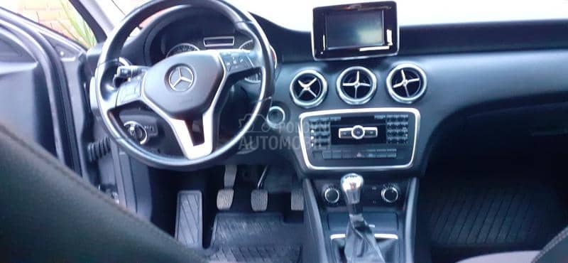 Mercedes Benz A 180  Mercedes Benz A 180