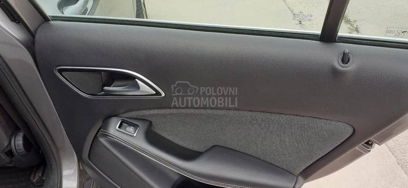 Mercedes Benz A 180  Mercedes Benz A 180