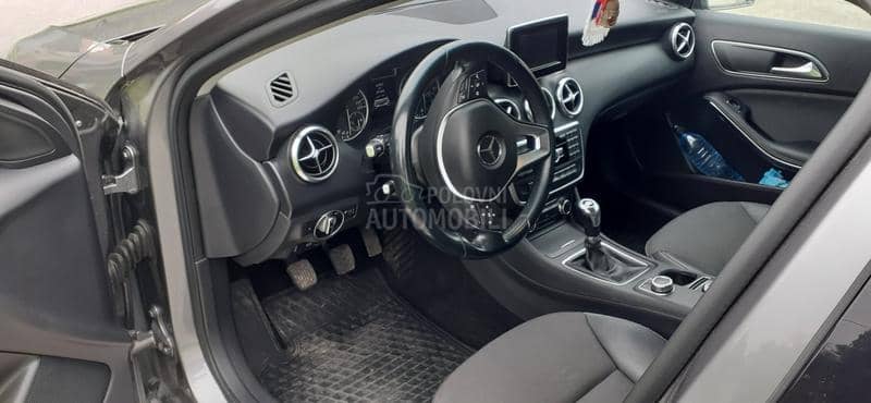 Mercedes Benz A 180  Mercedes Benz A 180