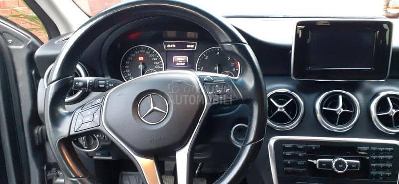 Mercedes Benz A 180  Mercedes Benz A 180