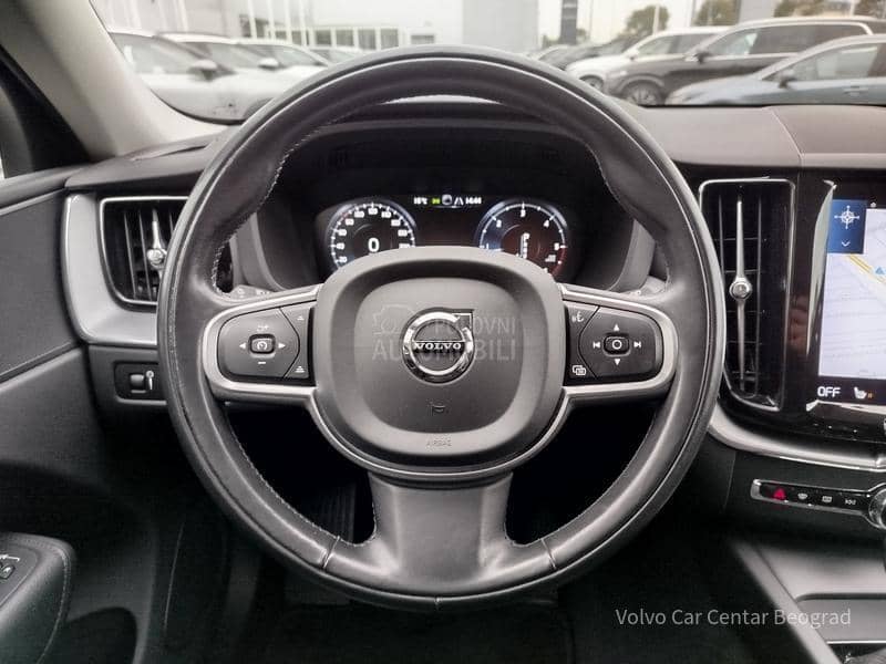 Volvo XC60 D4 MOMENTUM PRO A/T