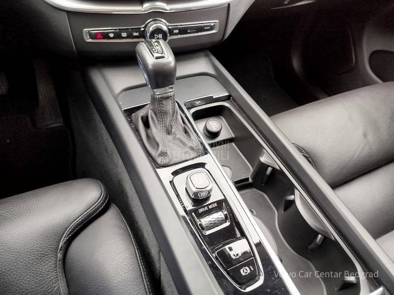 Volvo XC60 D4 MOMENTUM PRO A/T
