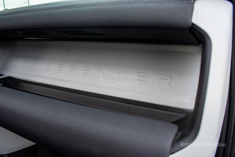 Land Rover Defender SE D250