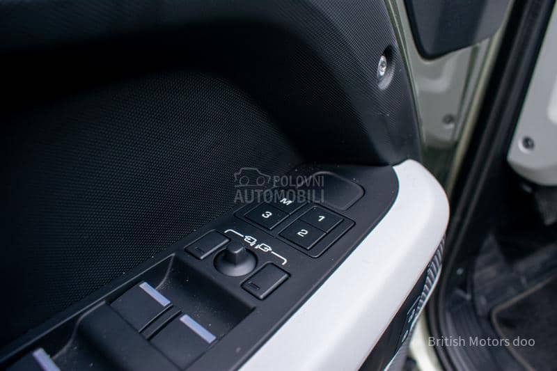 Land Rover Defender SE D250