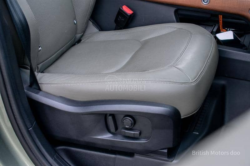 Land Rover Defender SE D250