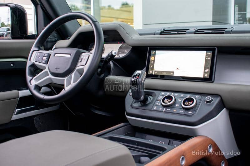 Land Rover Defender SE D250