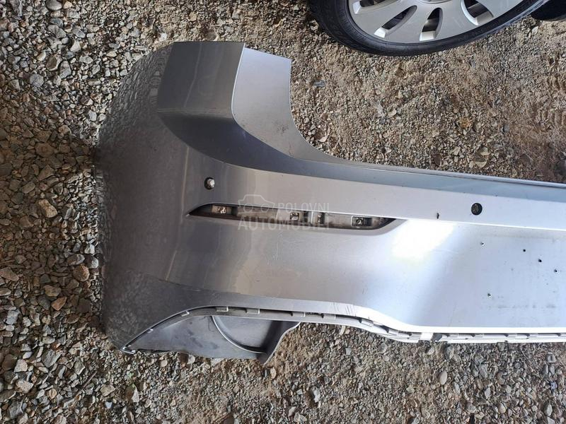 GOLF 8 5H0 BRANIK ZADNJI