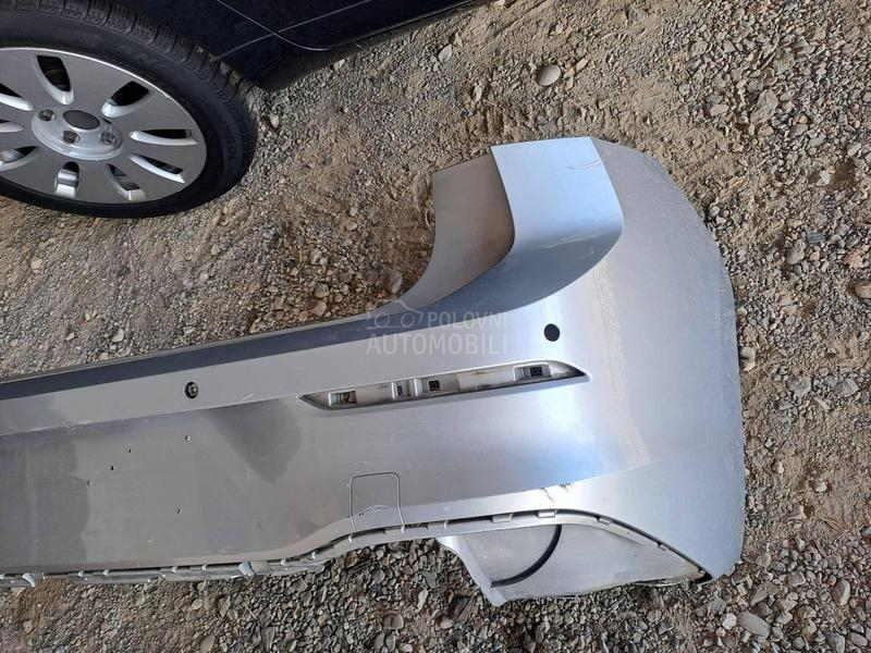 GOLF 8 5H0 BRANIK ZADNJI