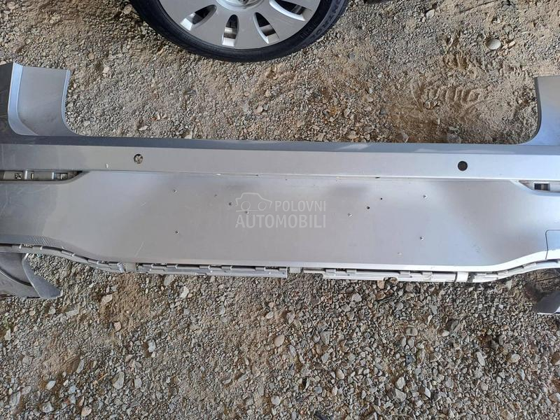GOLF 8 5H0 BRANIK ZADNJI