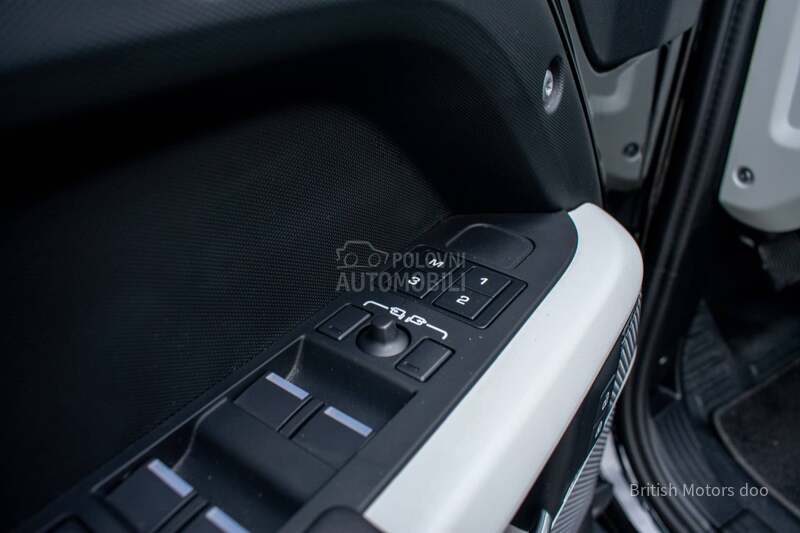 Land Rover Defender SE D250