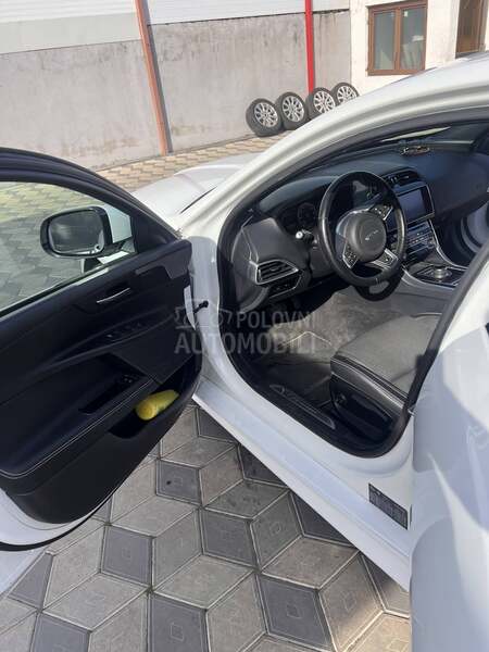 Jaguar XE R-SPORT 4x4