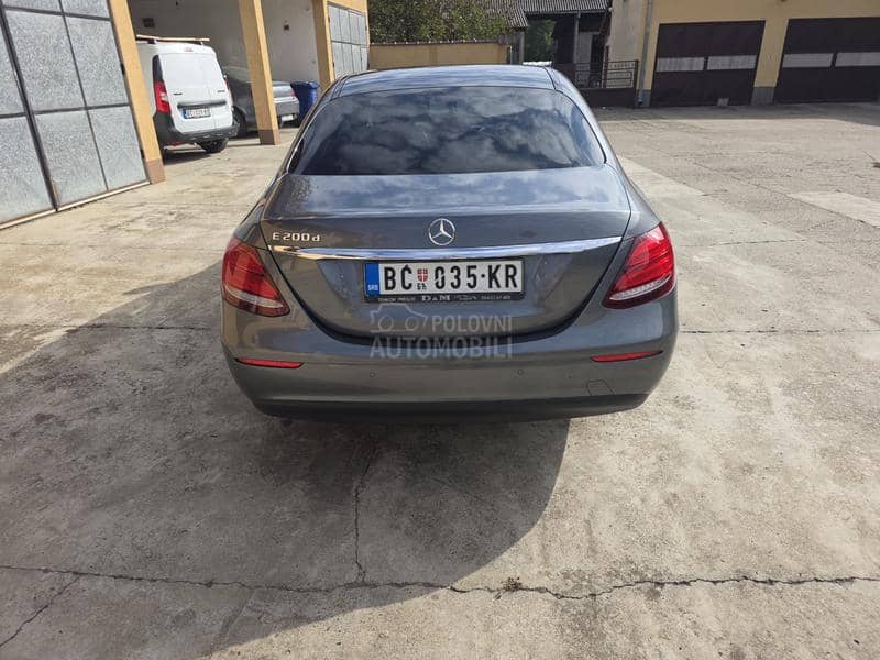 Mercedes Benz E 200 