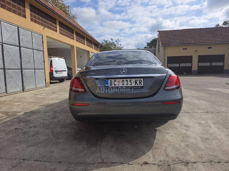 Mercedes Benz E 200 