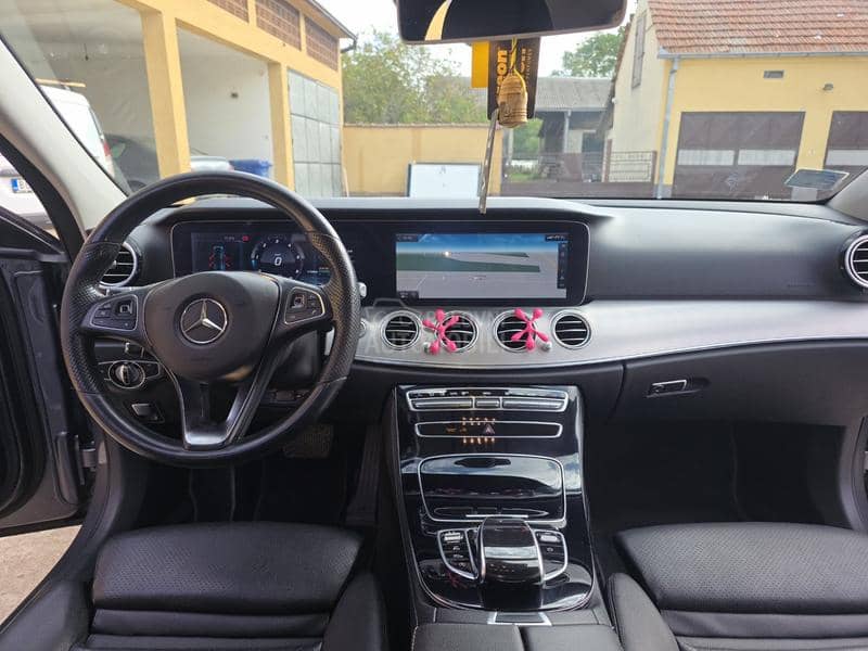 Mercedes Benz E 200 