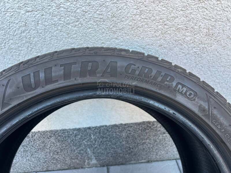 Goodyear 225/45 R17 Zimska
