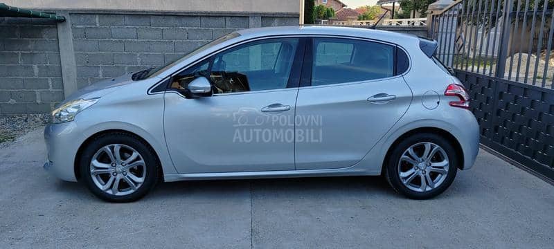 Peugeot 208 1.6 eHdi/Allure Peugeot 208 1.6 eHdi/Allure