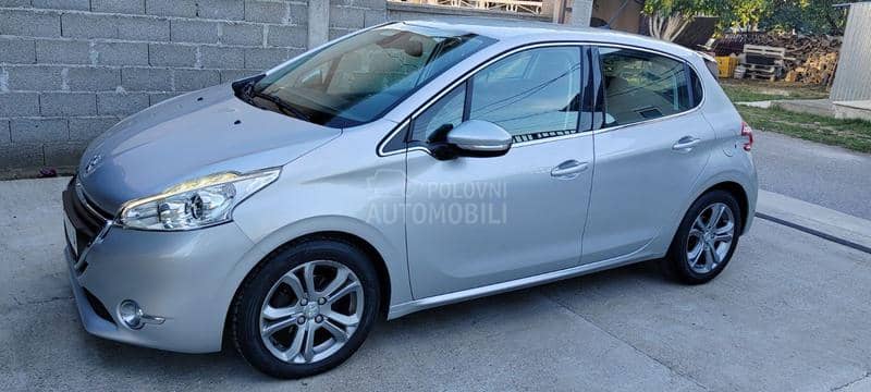 Peugeot 208 1.6 eHdi/Allure Peugeot 208 1.6 eHdi/Allure