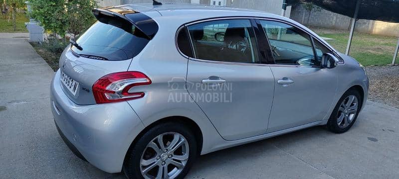 Peugeot 208 1.6 eHdi/Allure Peugeot 208 1.6 eHdi/Allure