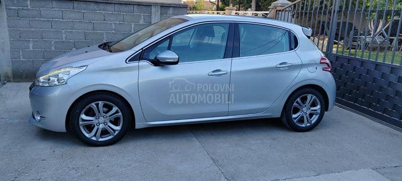 Peugeot 208 1.6 eHdi/Allure Peugeot 208 1.6 eHdi/Allure