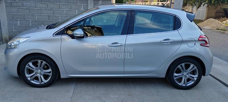 Peugeot 208 1.6 eHdi/Allure Peugeot 208 1.6 eHdi/Allure