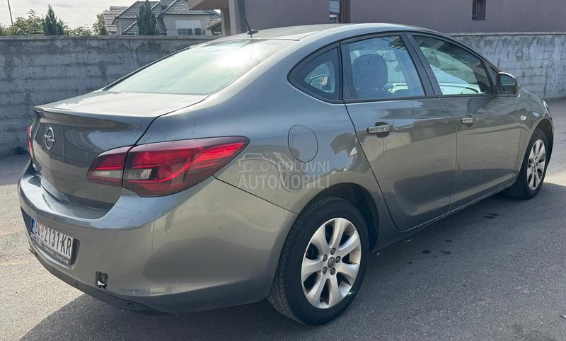 Opel Astra J 