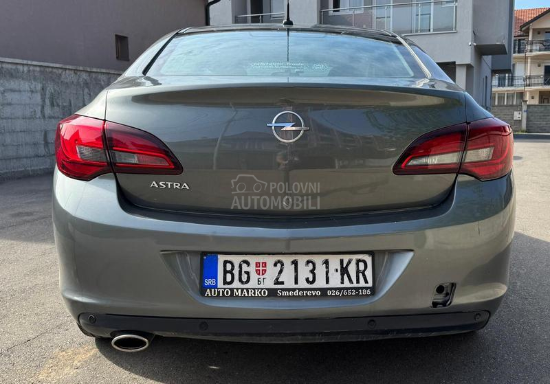 Opel Astra J 