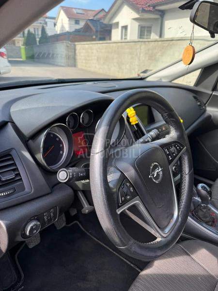 Opel Astra J 