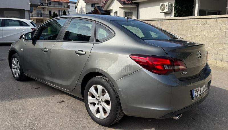 Opel Astra J 