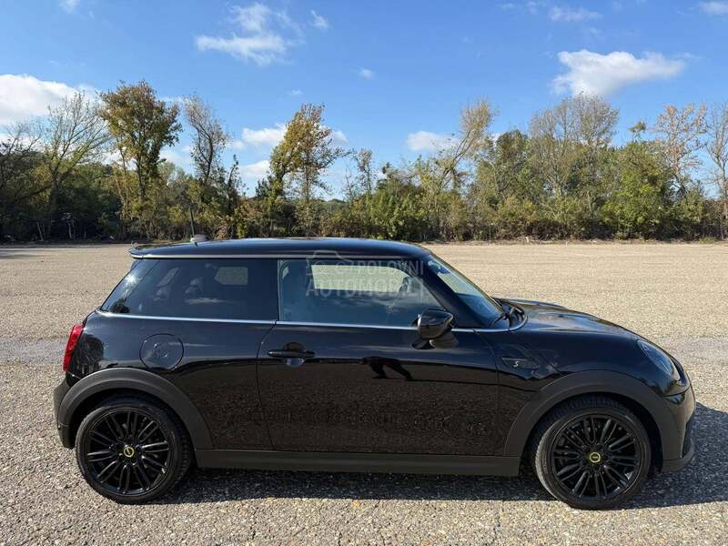 MINI Cooper S E Black Edition