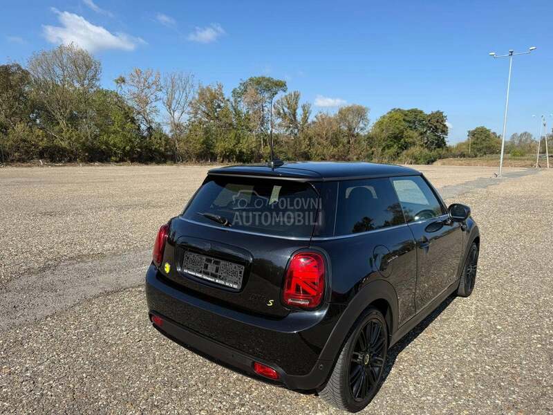 MINI Cooper S E Black Edition