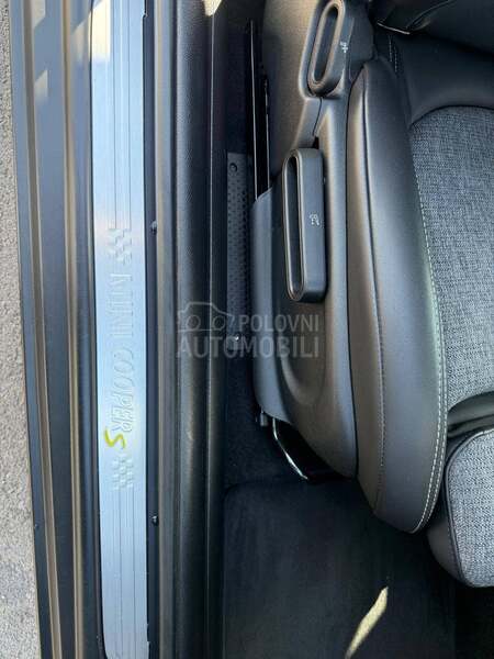 MINI Cooper S E Black Edition
