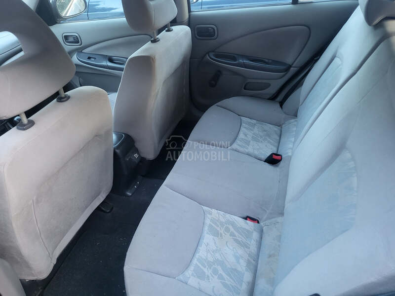Nissan Almera 