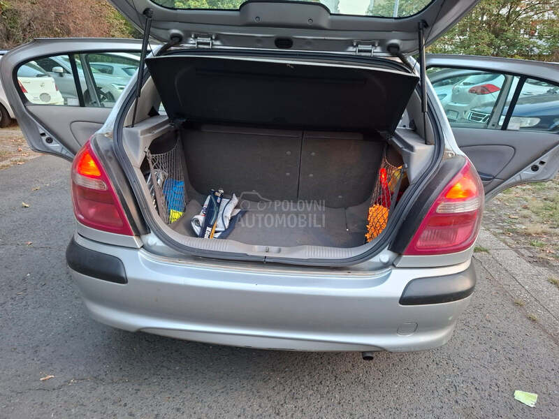 Nissan Almera 