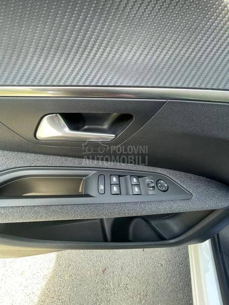 Peugeot 3008 1.5 HDi 131hp Nov