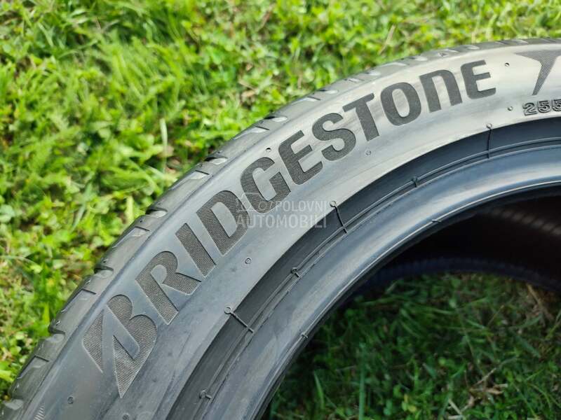 Bridgestone 255/45 R18 Letnja