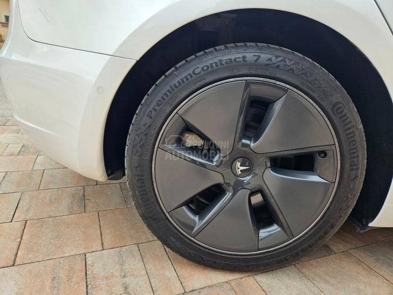 Tesla Model 3 LONG RANGE